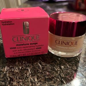 Clinique Moisture Surge